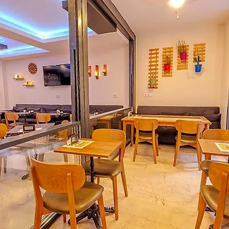 Ruby Hotel 2*