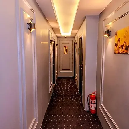 Ruby Hotel 2*